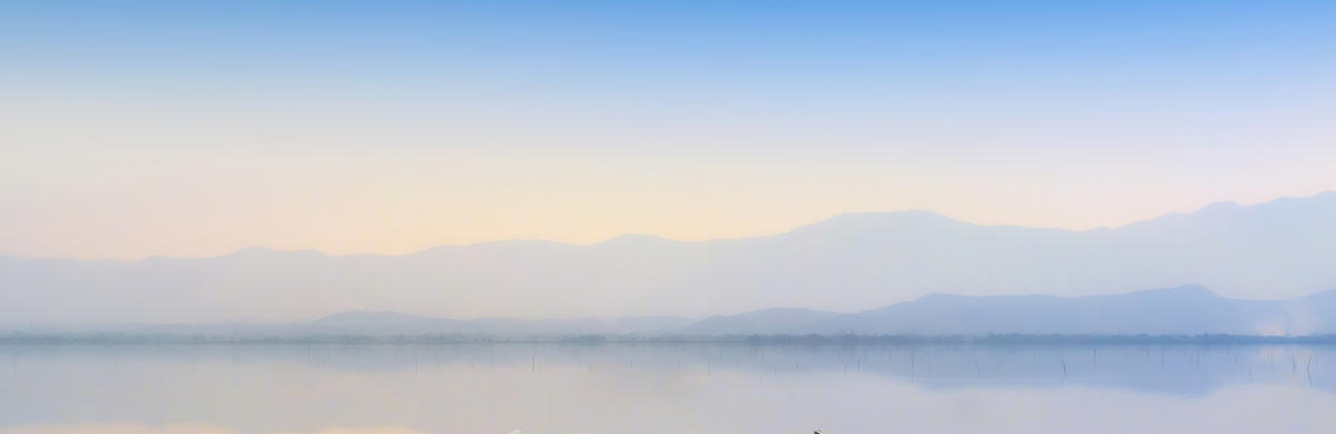 calming scenery of mountains and lake